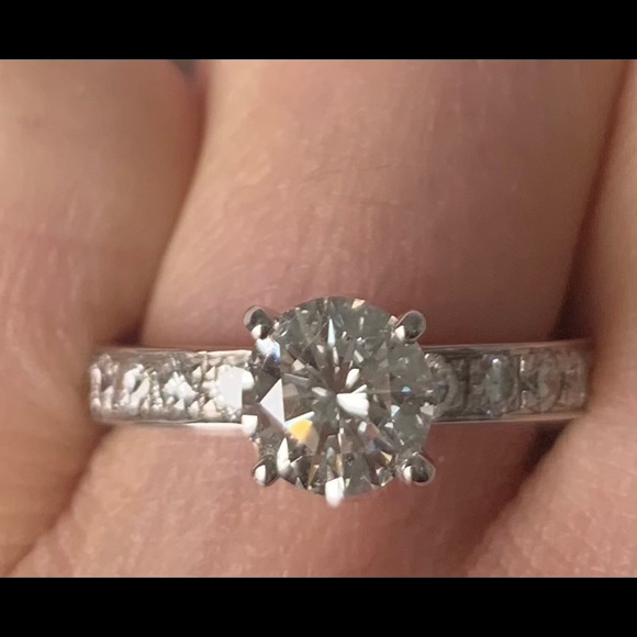 1.07 Diamond Ring - Picture 2 of 11